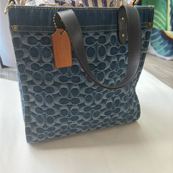 Coach Field Tote in Signature Denim - Picture 4 of 12